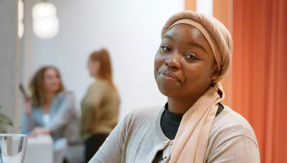 Sharon, Auszubildende