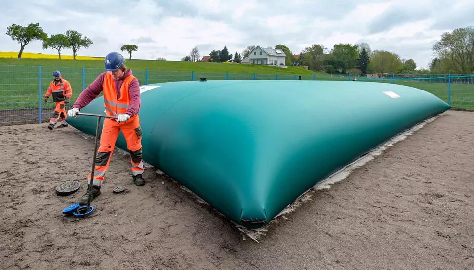 VEOLUTIONS Löschwassersicherung Slideshow Zisternen 1 Mitarbeiter