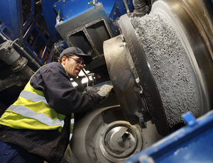 Kühlgeräterecycling Veolia in Hannover, Pelletierpresse