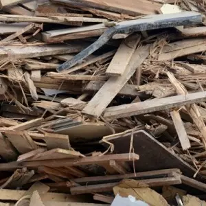 Veolia nimmt im Betrieb Zapfendorf verschiedene Altholzarten an.