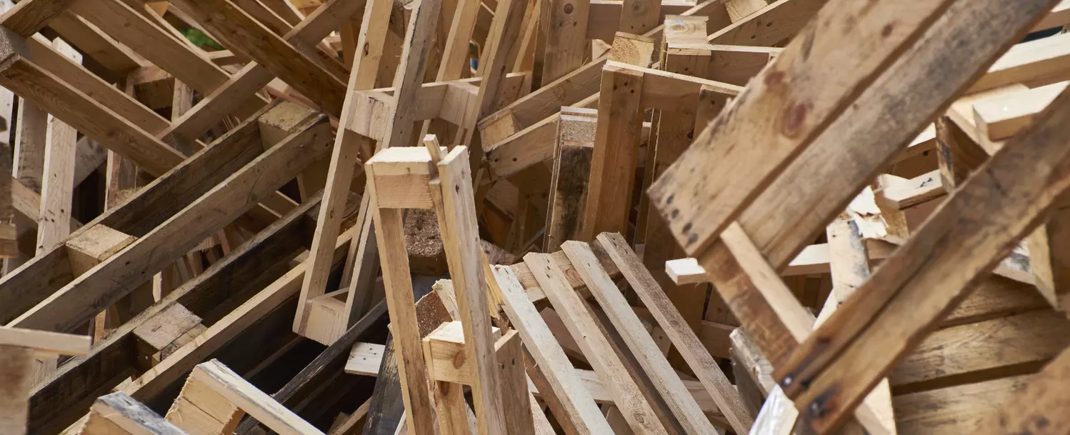 Alte Paletten auf einem Haufen