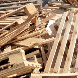Altholz Holzpaletten Veolia nimmt im Betrieb Zapfendorf Holzpaletten an.