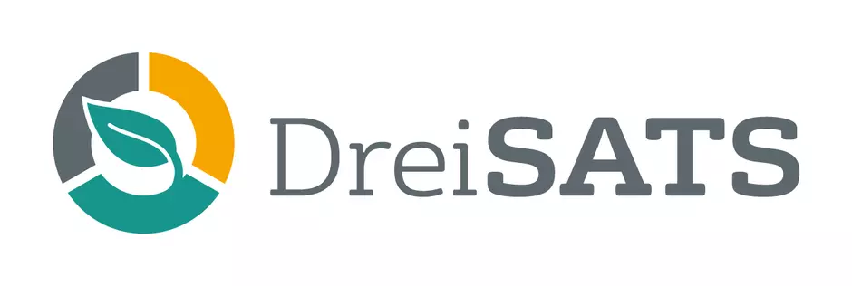 "Das Bild zeigt das Logo der Firma DreiSATS. Es besteht aus zwei Teilen: einem grafischen Symbol links und dem Firmennamen rechts. Das Symbol ist ein Kreis, der in drei gleiche Teile aufgeteilt ist. Jeder Teil hat eine andere Farbe: grün, orange und grau."
