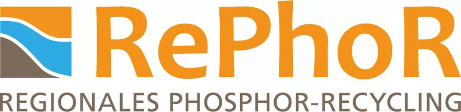 Das Bild zeigt das Logo von RePhoR. Es besteht aus einem Symbol links und dem Firmennamen rechts. Das Symbol zeigt drei geschwungene Formen in Orange, Hellblau und Braun, die an Wellen erinnern. Darunter steht "REGIONALES PHOSPHOR-RECYCLING" in kleinerer Schrift.