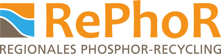 Das Bild zeigt das Logo von RePhoR. Es besteht aus einem Symbol links und dem Firmennamen rechts. Das Symbol zeigt drei geschwungene Formen in Orange, Hellblau und Braun, die an Wellen erinnern. Darunter steht "REGIONALES PHOSPHOR-RECYCLING" in kleinerer Schrift.