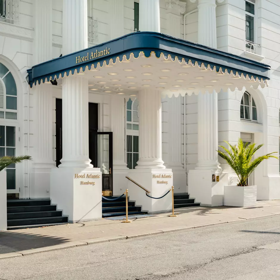 Eingang des Hotel Atlantic