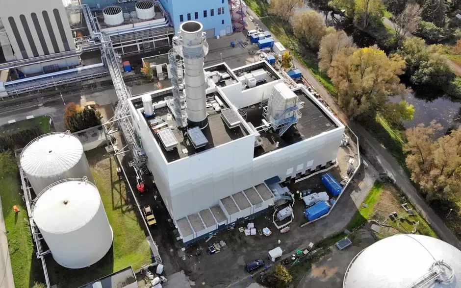 Ein Kraftwerk von oben 