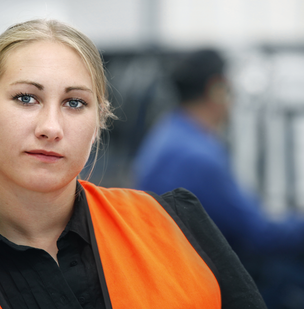 Jessica Stolz Leiterin Kühlgeräterecyclinganlage Jessica Stolz, Leiterin Kühlgeräterecyclinganlage