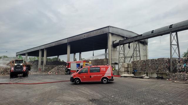 Brand in Veolia-Anlage: Akute Gefahr durch Fehlwürfe
