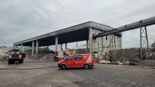 Brand in Veolia-Anlage: Akute Gefahr durch Fehlwürfe